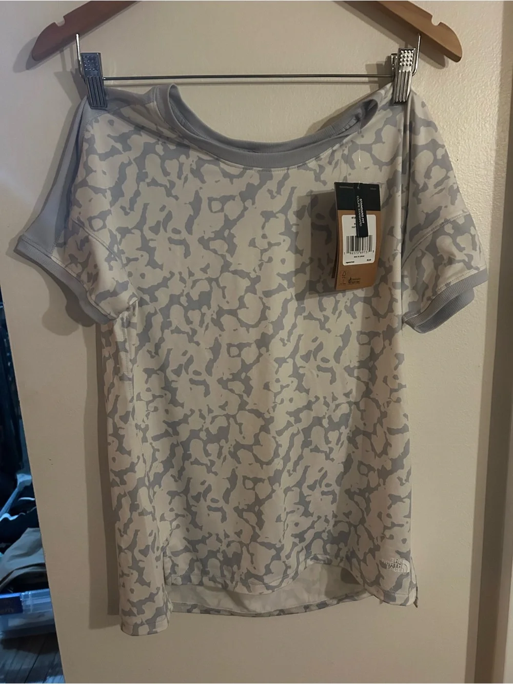Women’s standard fit flash dry The North Face athletic top NWT - Picture 2 of 5